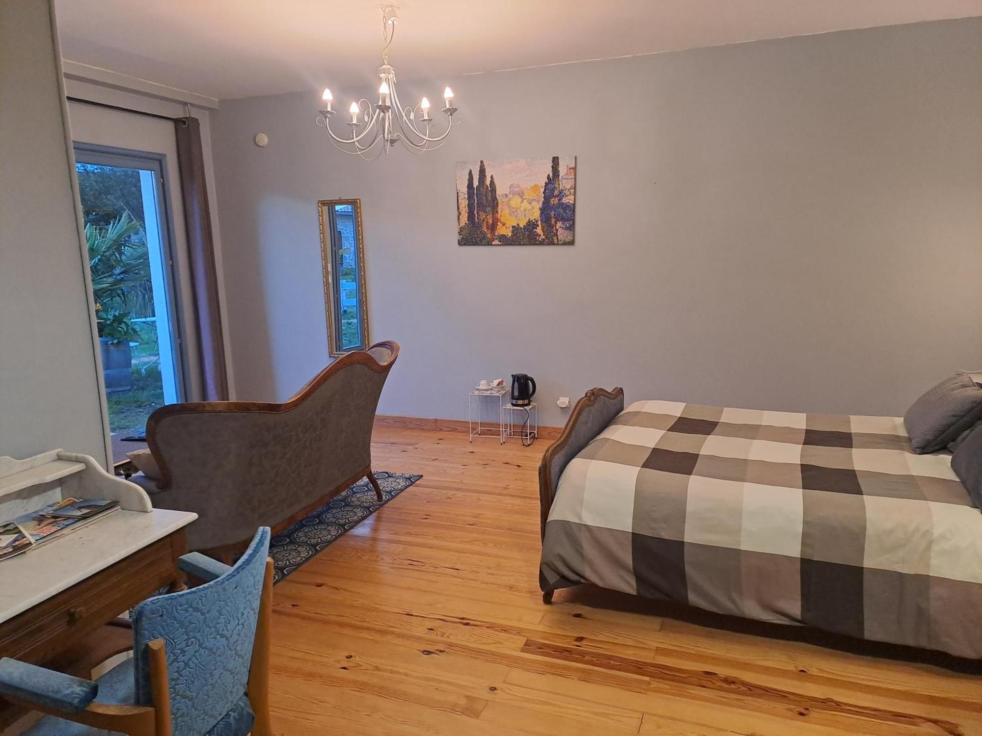 La Cadournaise Bed & Breakfast Saint-Seurin-de-Cadourne Ngoại thất bức ảnh