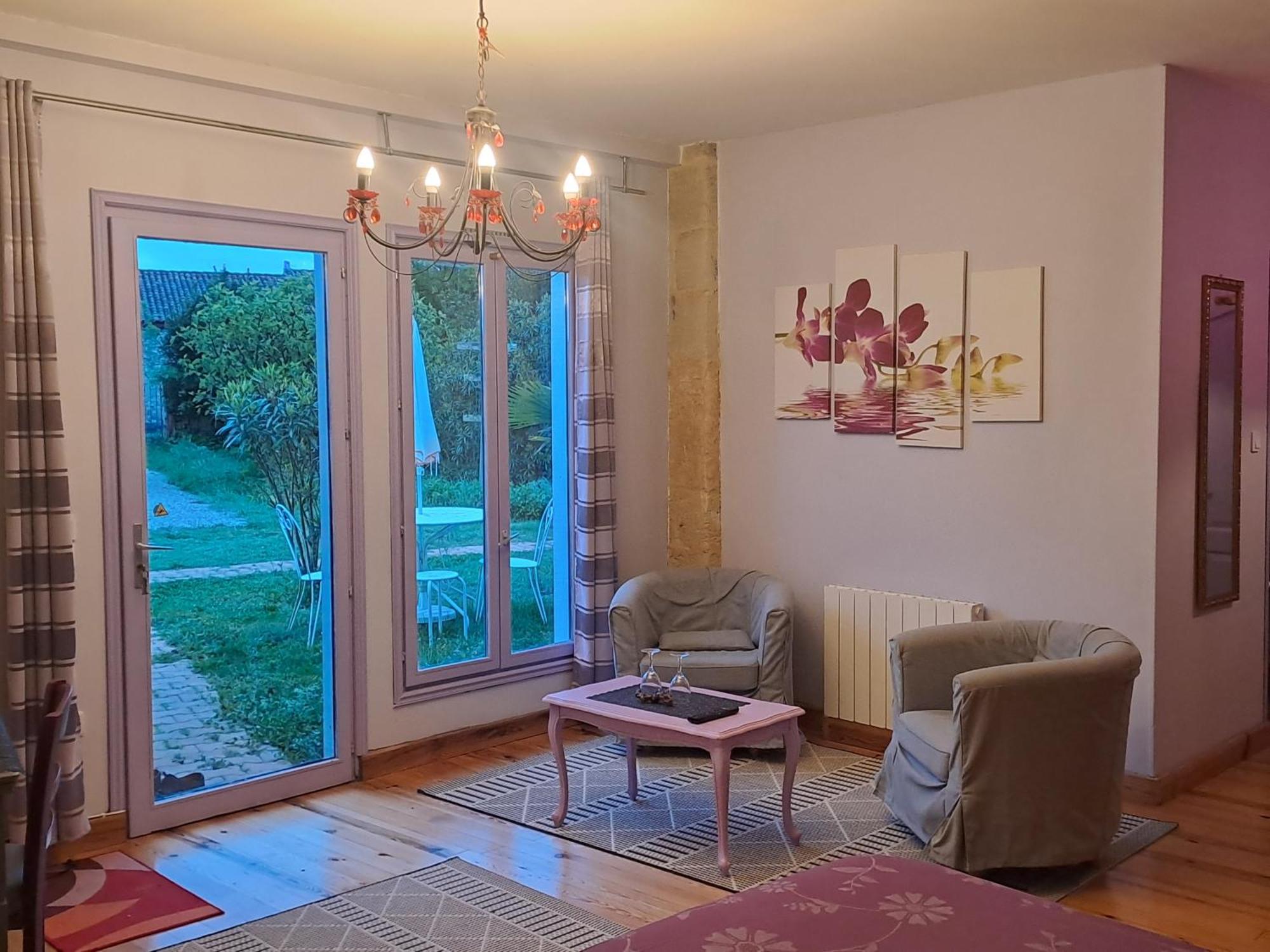 La Cadournaise Bed & Breakfast Saint-Seurin-de-Cadourne Ngoại thất bức ảnh